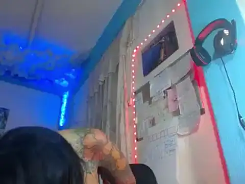 Snapshot of ERIKA-THEDOLL chatting on December 21, 2024, 1:04 am ERIKA-THEDOLL online show from December 21, 2024, 1:04 am