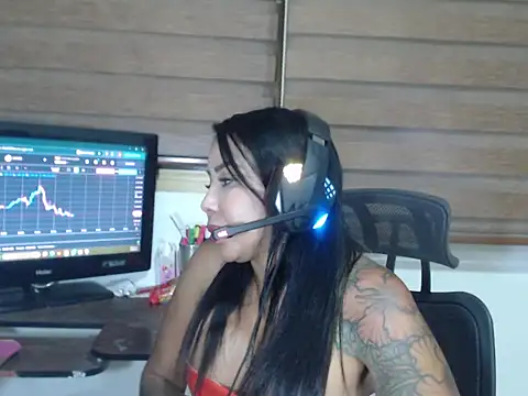 Snapshot of ERIKA-THEDOLL chatting on September 24, 2025, 1:31 am ERIKA-THEDOLL online show from September 24, 2025, 1:31 am