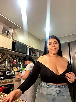 emilyjohanson online show from December 3, 2024, 3:22 pm