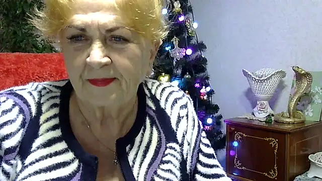 Emma52610 online show from January 2, 2025, 5:39 pm