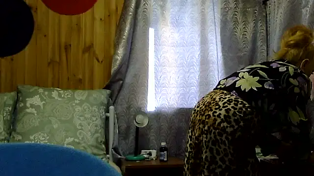 Emma52610 online show from September 26, 2025, 11:14 am