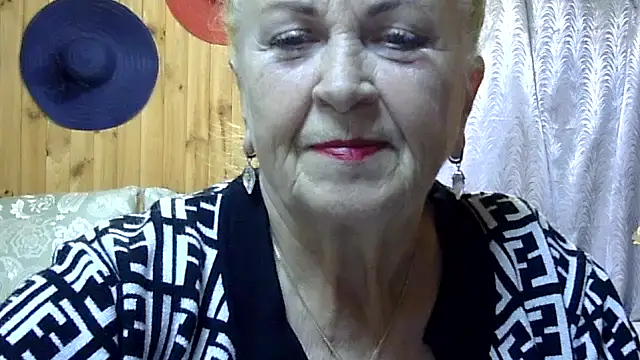 Emma52610 online show from October 13, 2025, 5:24 pm