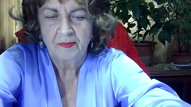 Snapshot of Emma52610 chatting on March 31, 2026, 11:21 am Emma52610 online show from March 31, 2026, 11:21 am