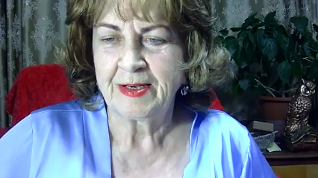 Snapshot of Emma52610 chatting on April 15, 2026, 4:47 pm Emma52610 online show from April 15, 2026, 4:47 pm