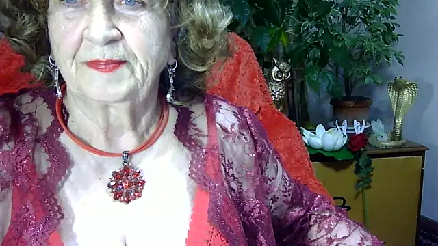 Snapshot of Emma52610 chatting on April 19, 2026, 5:01 pm Emma52610 online show from April 19, 2026, 5:01 pm