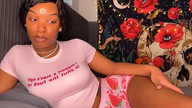 ItalyNayoir online show from January 3, 2025, 8:43 pm