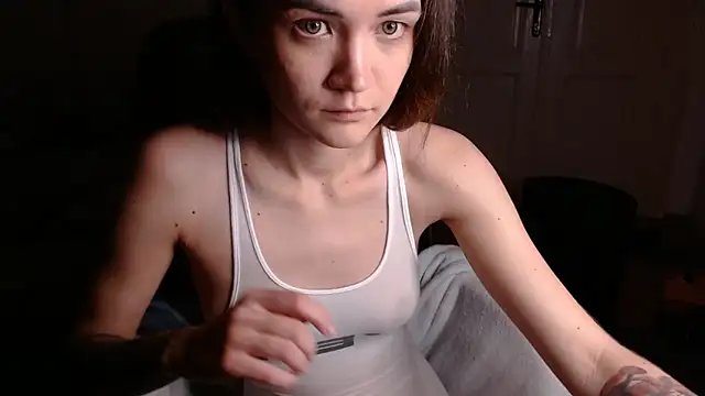 EvelynGG online show from December 19, 2024, 1:40 pm