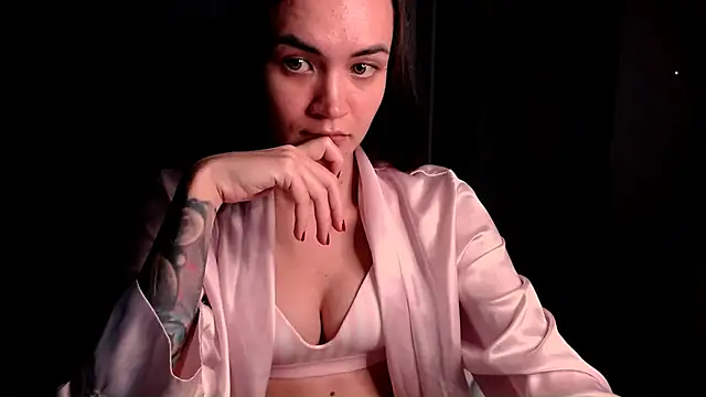 EvelynGG online show from October 28, 2025, 5:48 pm