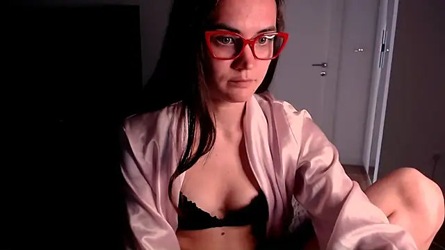 EvelynGG online show from May 19, 2026, 11:27 am