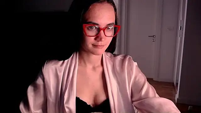 EvelynGG online show from May 25, 2026, 1:50 pm