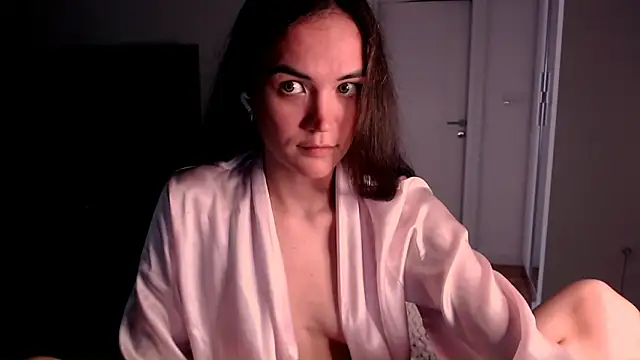 EvelynGG online show from May 28, 2026, 10:23 am