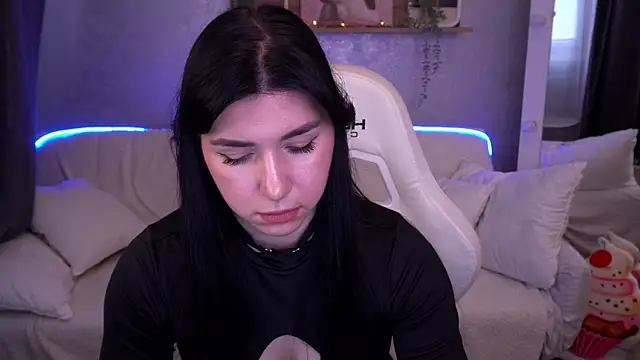 EmilyCandyy online show from November 13, 2025, 7:18 am