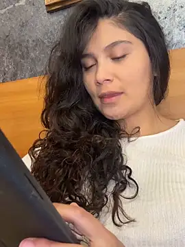 kinky milaxh online show from June 16, 2026, 1:52 am
