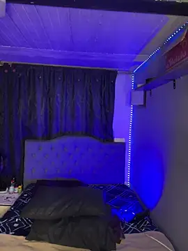 yanza2002 online show from October 27, 2025, 11:09 pm