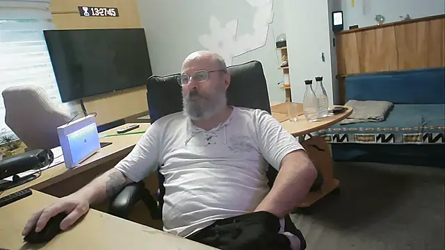 thomber1234 online show from August 1, 2026, 11:31 am