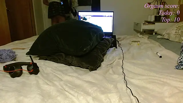 victoria97 online show from February 18, 2026, 6:15 pm