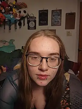 Izzy Hellbourne online show from June 19, 2026, 2:38 am