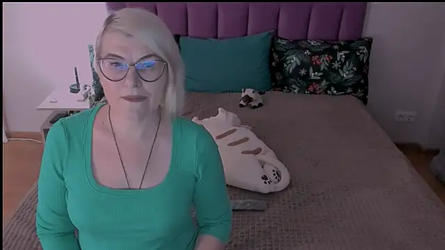 sabrinamacmarren online show from February 12, 2025, 5:26 pm