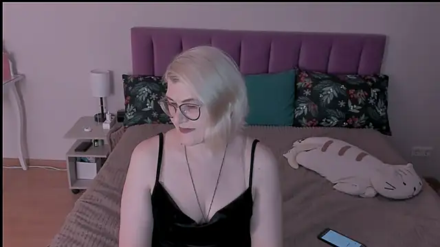 sabrinamacmarren online show from February 13, 2025, 7:52 pm