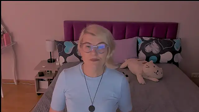 sabrinamacmarren online show from February 19, 2025, 4:44 pm