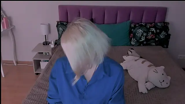 sabrinamacmarren online show from March 2, 2025, 4:21 pm