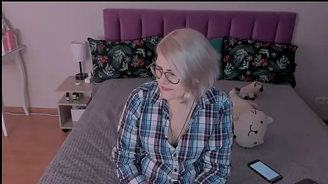 sabrinamacmarren online show from March 7, 2025, 6:54 pm