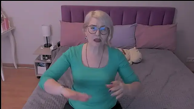 sabrinamacmarren online show from March 10, 2025, 8:56 pm