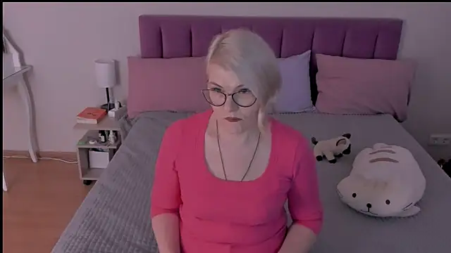 sabrinamacmarren online show from March 12, 2025, 2:34 pm