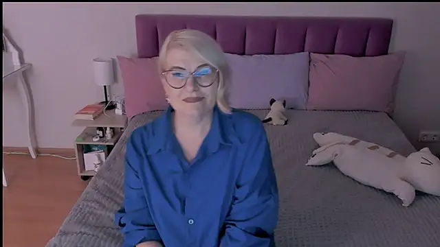 sabrinamacmarren online show from March 14, 2025, 9:43 pm