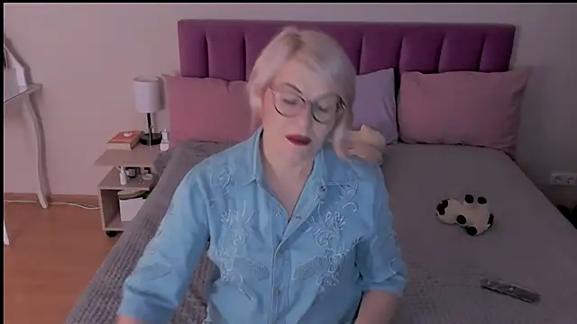 sabrinamacmarren online show from March 21, 2025, 4:51 pm