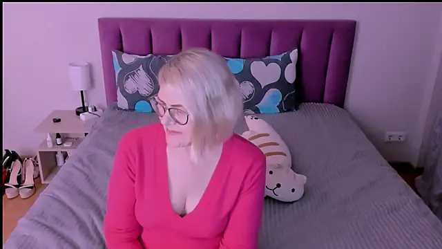 sabrinamacmarren online show from September 9, 2025, 8:19 pm