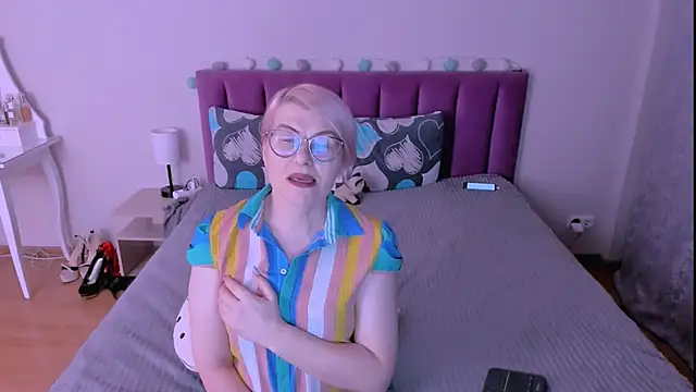 sabrinamacmarren online show from February 13, 2026, 4:36 pm