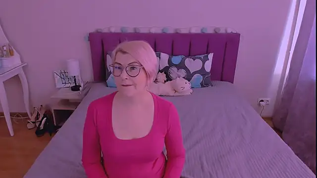 sabrinamacmarren online show from February 15, 2026, 9:19 am