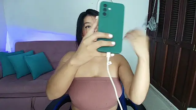 Snapshot of Julieta_Sandia chatting on February 8, 2026, 1:53 am Julieta Sandia online show from February 8, 2026, 1:53 am