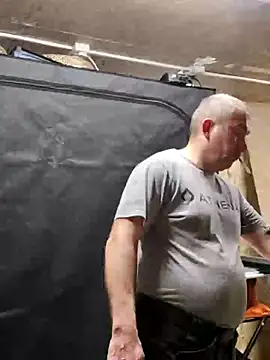 Snapshot of IronedTitan chatting on December 4, 2024, 12:19 am IronedTitan online show from December 4, 2024, 12:19 am