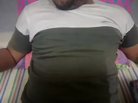 Snapshot of Randy642001 chatting on October 28, 2025, 1:25 pm Randy642001 online show from October 28, 2025, 1:25 pm