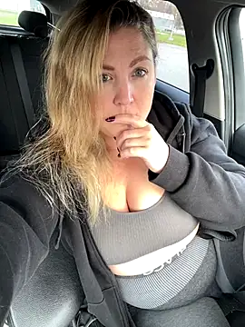 Snapshot of Anna_Alexa chatting on November 1, 2025, 10:06 am Anna Alexa online show from November 1, 2025, 10:06 am