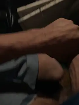 Snapshot of mikeylong chatting on December 14, 2024, 10:02 am mikeylong online show from December 14, 2024, 10:02 am