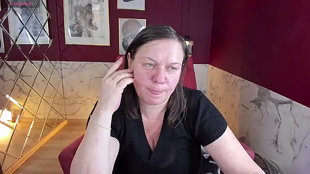 KellyPerfection online show from November 3, 2025, 6:31 pm