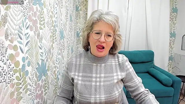 EvelynJoyful online show from December 20, 2024, 4:53 am