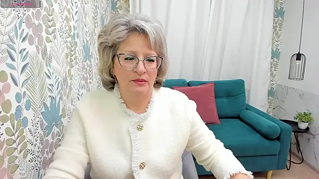 EvelynJoyful online show from February 4, 2025, 5:10 am