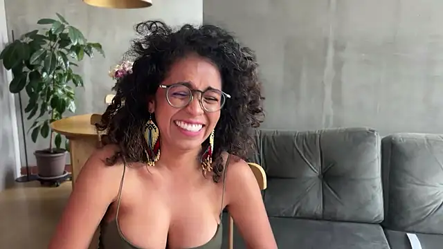 Snapshot of illaroom chatting on February 22, 2025, 9:48 pm illaroom online show from February 22, 2025, 9:48 pm