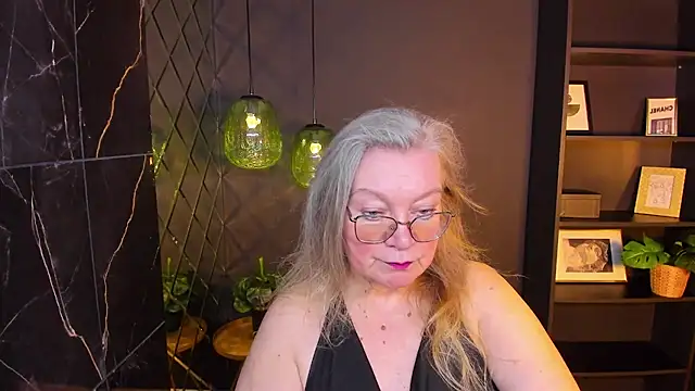 NataliMellow online show from April 6, 2026, 1:12 pm