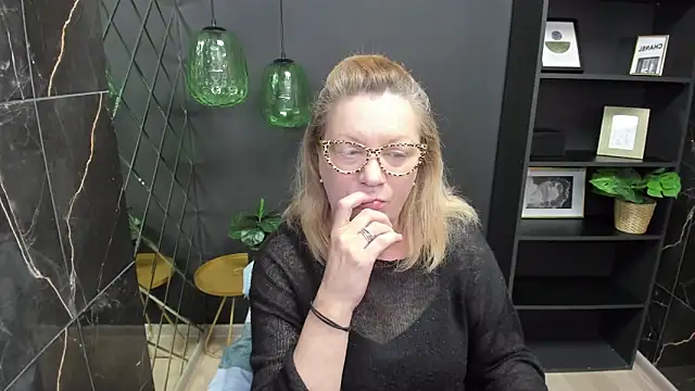 LeaPure online show from March 1, 2025, 5:09 am