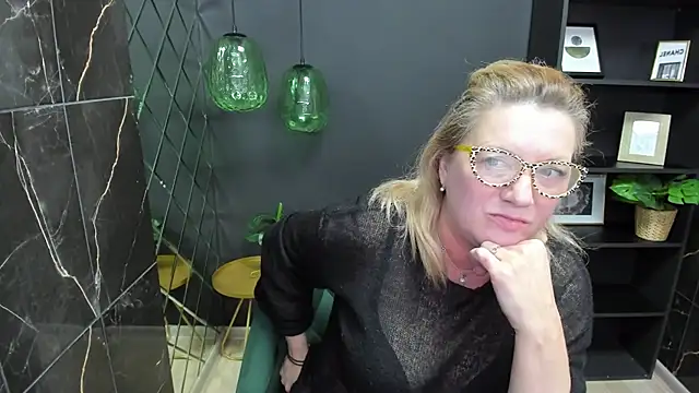 LeaPure online show from March 1, 2025, 8:13 am