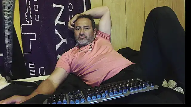 Snapshot of dantehot2020 chatting on March 19, 2026, 12:03 am dantehot2020 online show from March 19, 2026, 12:03 am