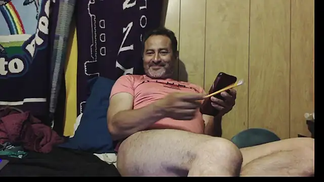 Snapshot of dantehot2020 chatting on April 8, 2026, 12:10 am dantehot2020 online show from April 8, 2026, 12:10 am