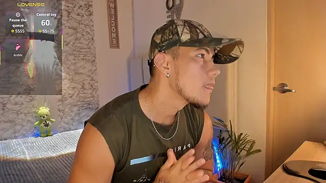 Snapshot of CRAZYBOYLOVE chatting on October 9, 2025, 10:02 am CRAZYBOYLOVE online show from October 9, 2025, 10:02 am