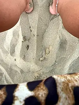 Snapshot of Wet-Pussycat chatting on September 16, 2025, 3:57 pm Wet-Pussycat online show from September 16, 2025, 3:57 pm