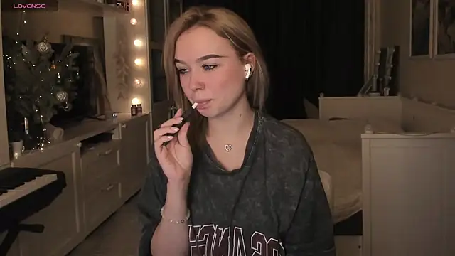 Snapshot of MaryDreaminess chatting on January 5, 2025, 5:30 pm MaryDreaminess online show from January 5, 2025, 5:30 pm